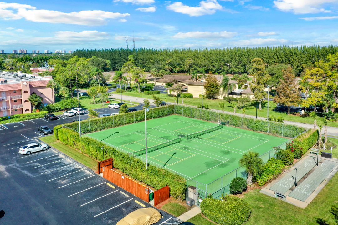 180 Turtle Lake Ct #103, Naples, FL 34105