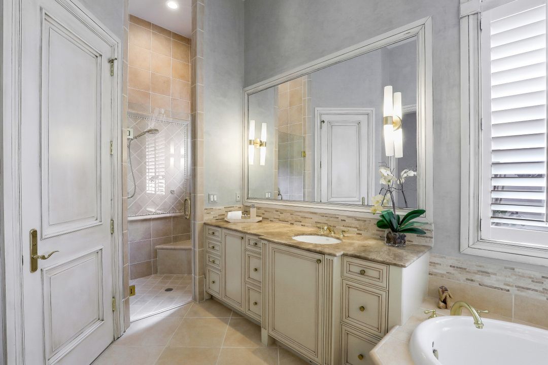 15655 Villoresi Way, Naples, FL 34110