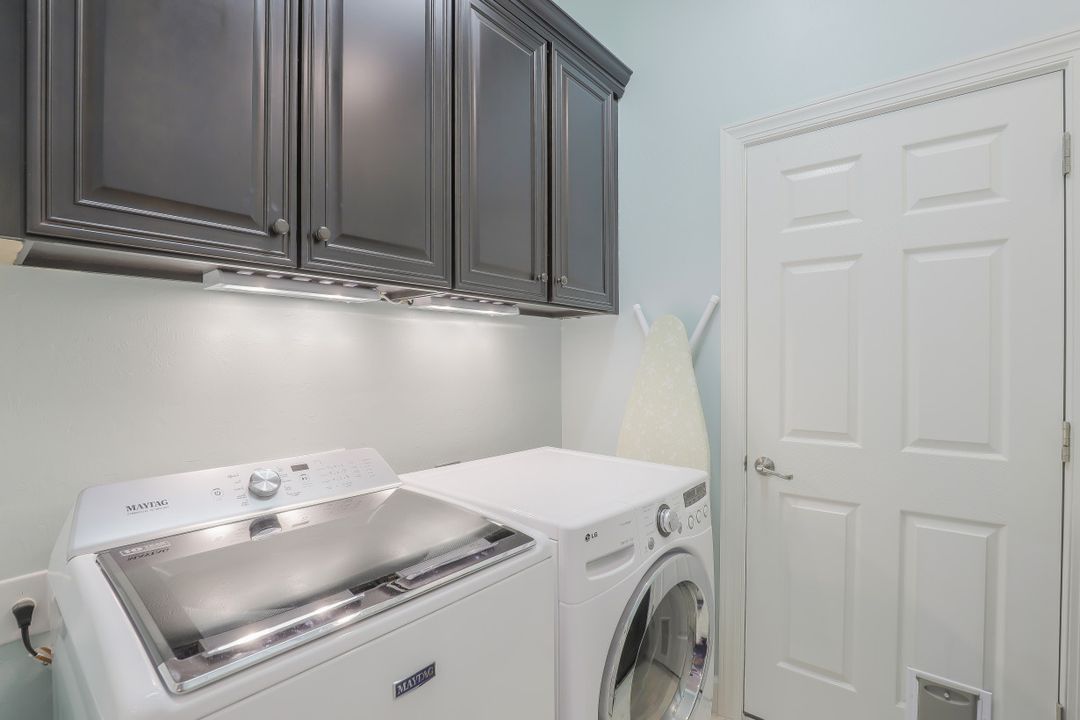 9090 Limestone Ln, Naples, FL 34120