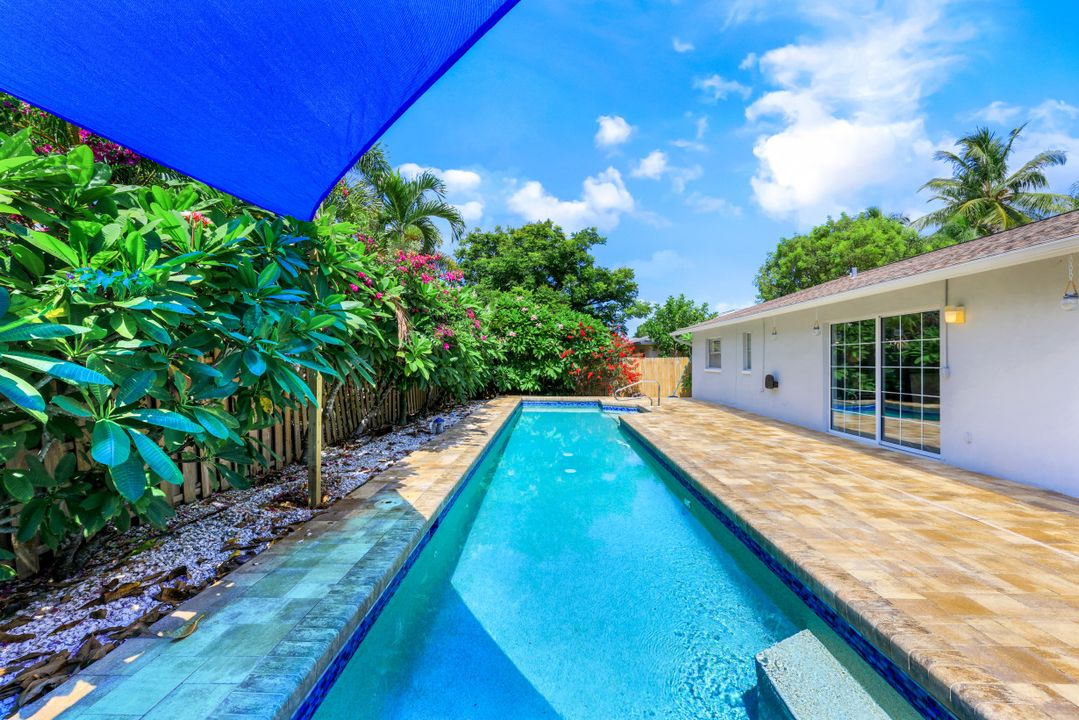 1320 Woodridge Ave, Naples, FL 34103