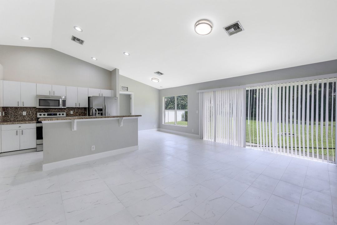 3521 NE 17th Pl, Cape Coral, FL 33909