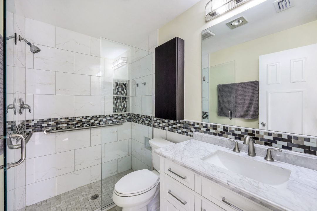 32 Knights Bridge Rd, Naples, FL 34112