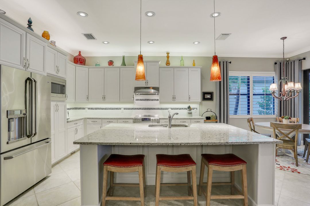 9104 Isla Bella Cir, Bonita Springs, FL 34135