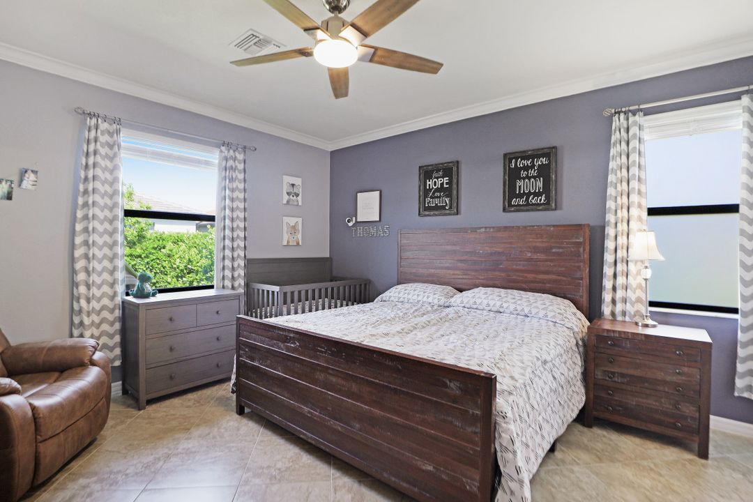 9231 Shadow Oak Ln, Naples, FL 34120