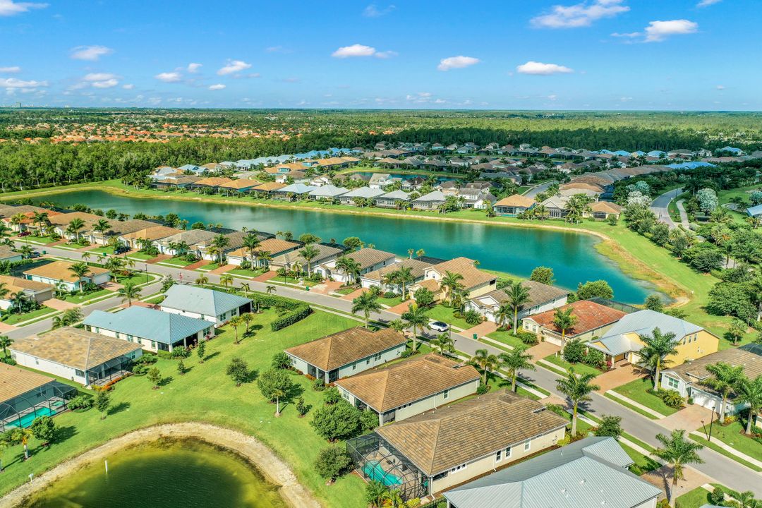 14664 Topsail Dr, Naples, FL 34114