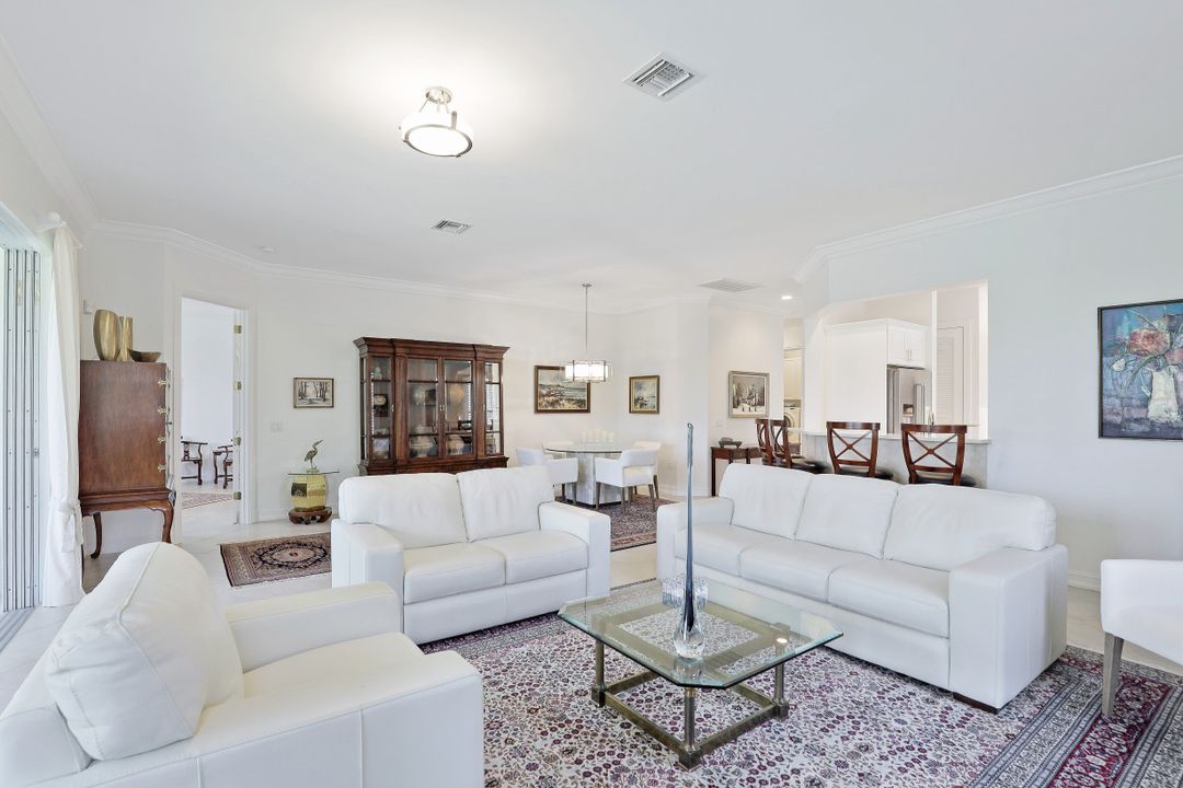 5001 Maxwell Cir #201, Naples, FL 34105