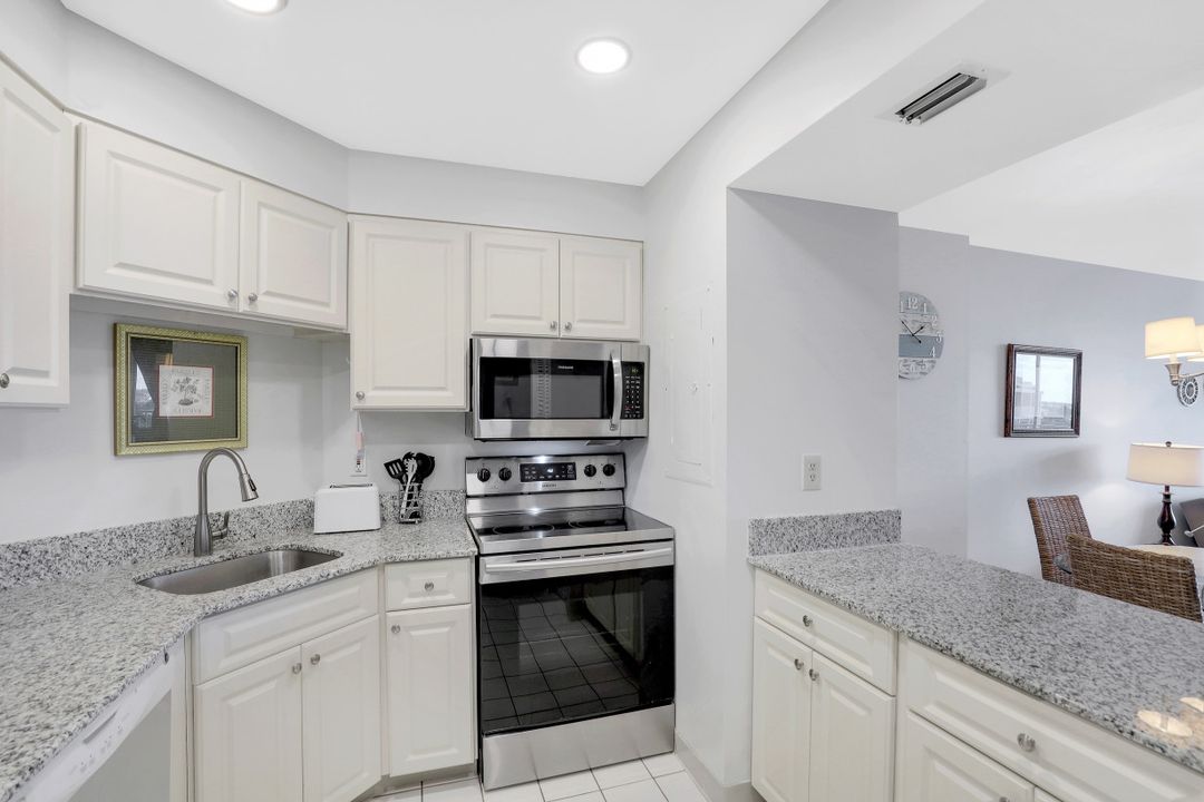 5 Bluebill Ave #810, Naples, FL 34108