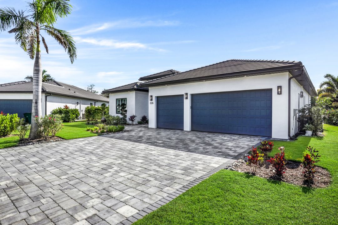 226 Legacy Ct, Naples, FL 34110