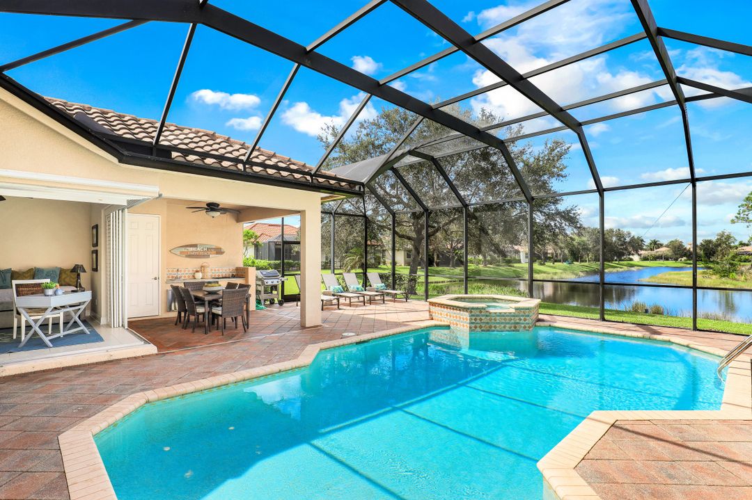 919 Tivoli Ct, Naples, FL 34104