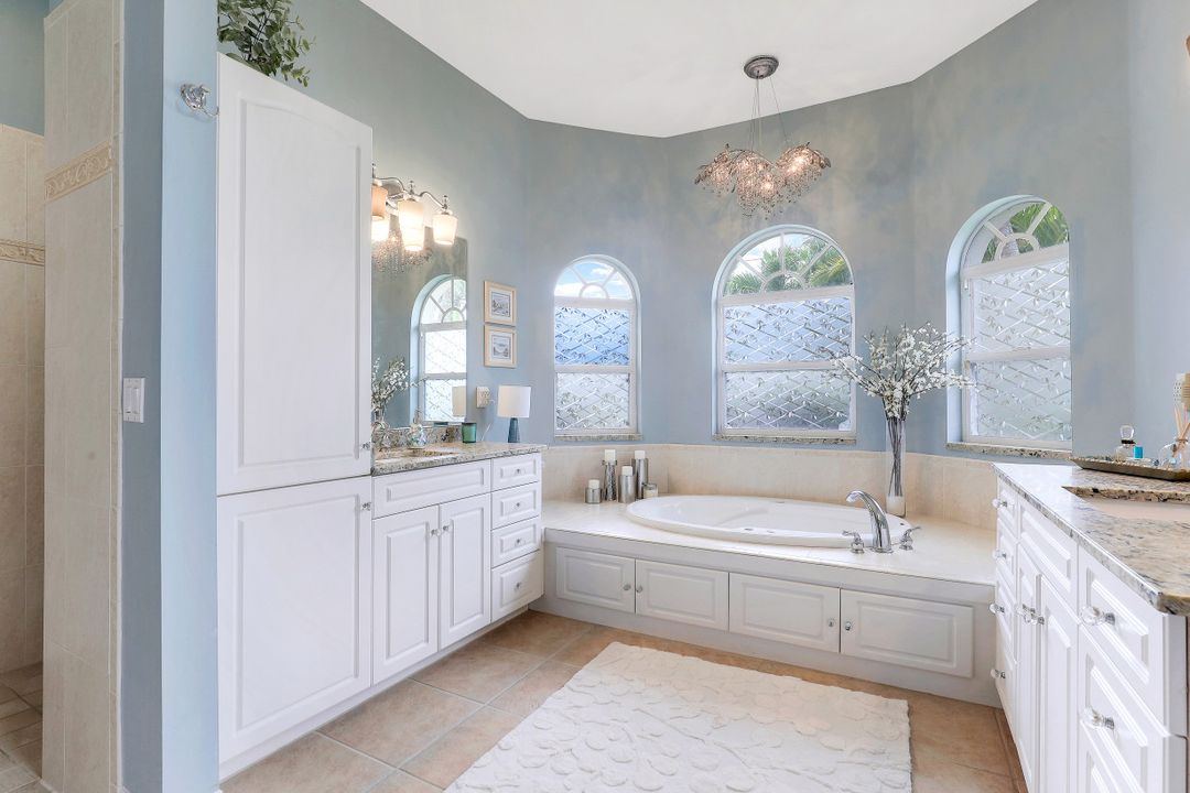 2717 SW 37th St, Cape Coral, FL 33914