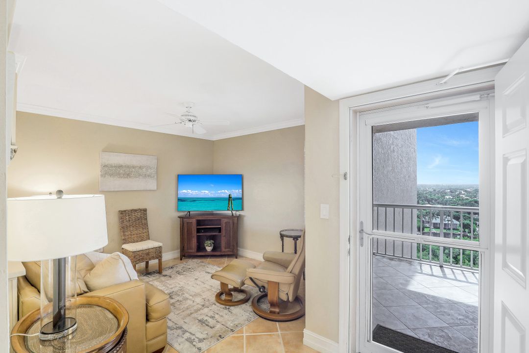 40 Seagate Dr #1203, Naples, FL 34103