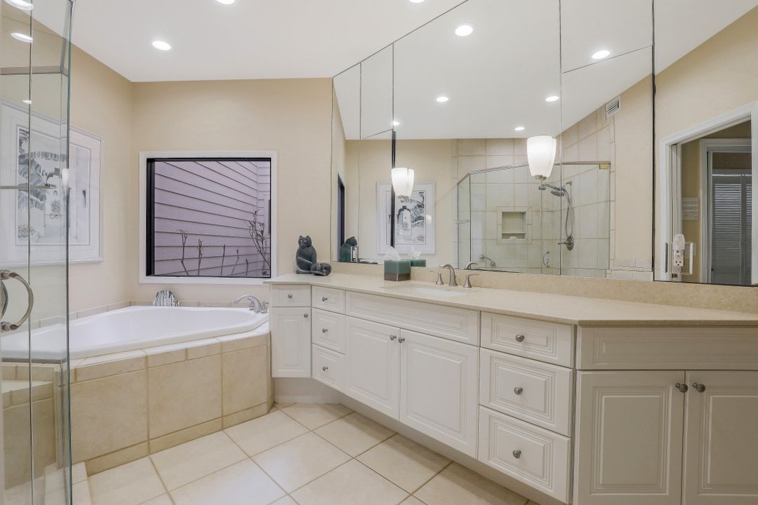 6627 Trident Way, Naples, FL 34108