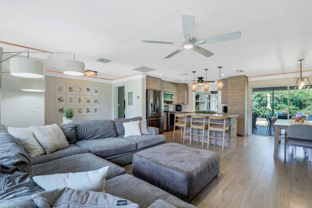 633 Cypress Way E, Naples, FL 34110