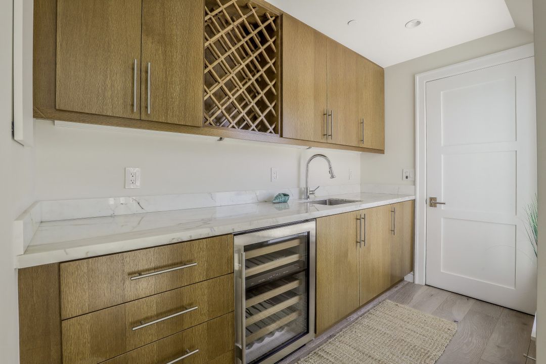 875 9th St S #PH, Naples, FL 34102