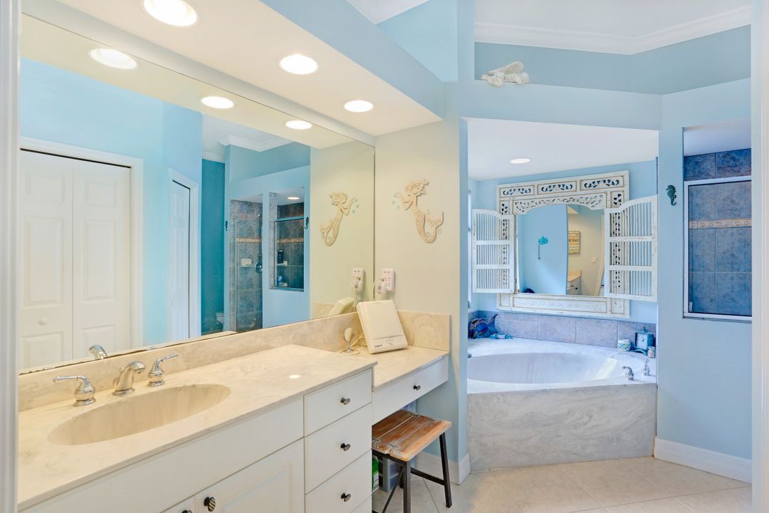 8708 S Lake Cir, Fort Myers, FL 33908