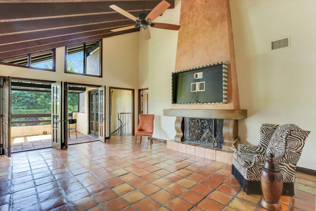 5850 Pelican Bay Blvd #D, Naples, FL 34108