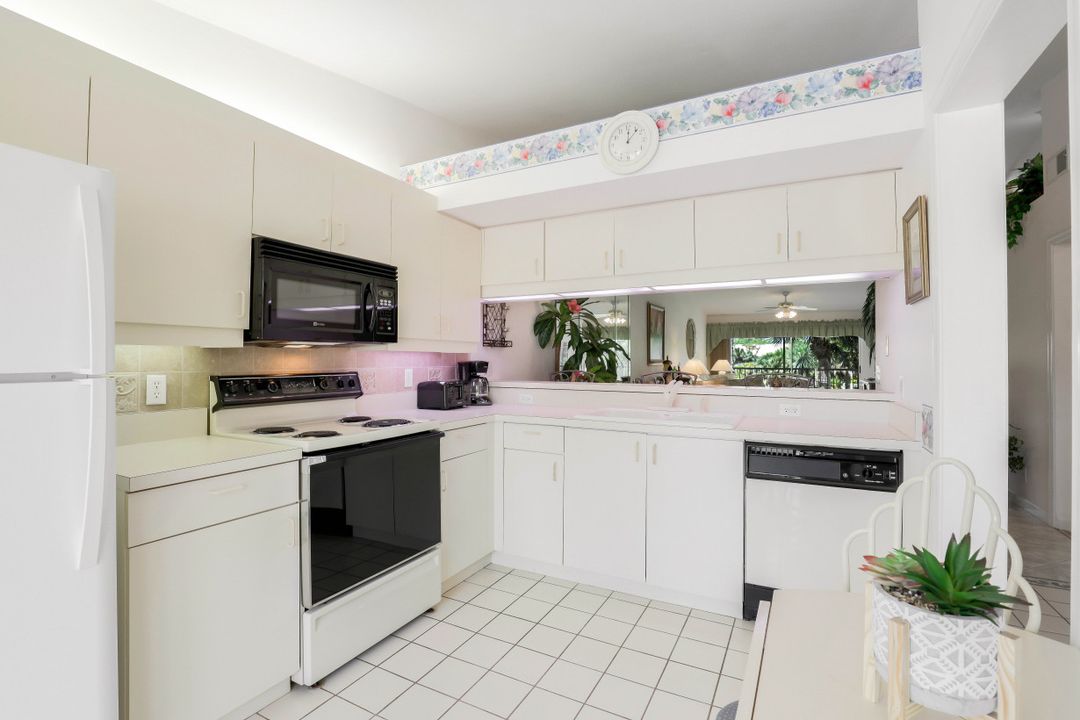 2420 Hidden Lake Dr #1006, Naples, FL 34112