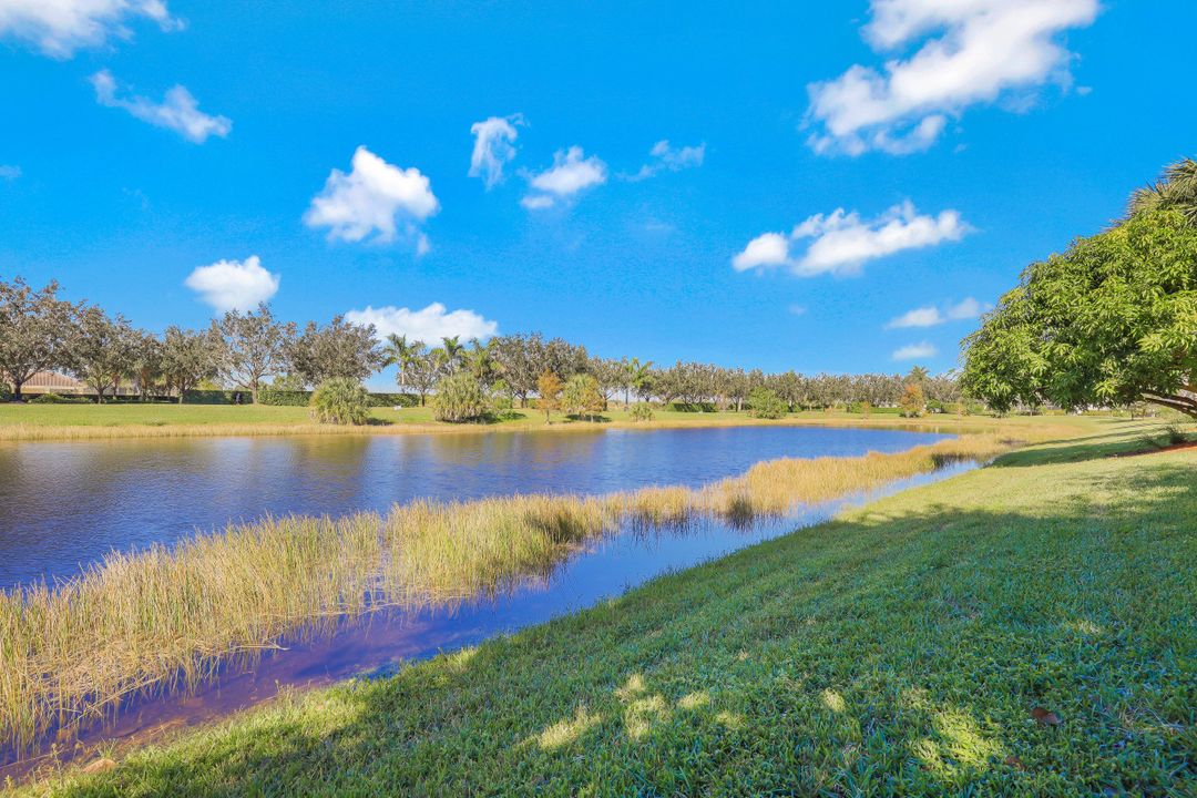 2065 Mandarin Ln, Naples, FL 34120