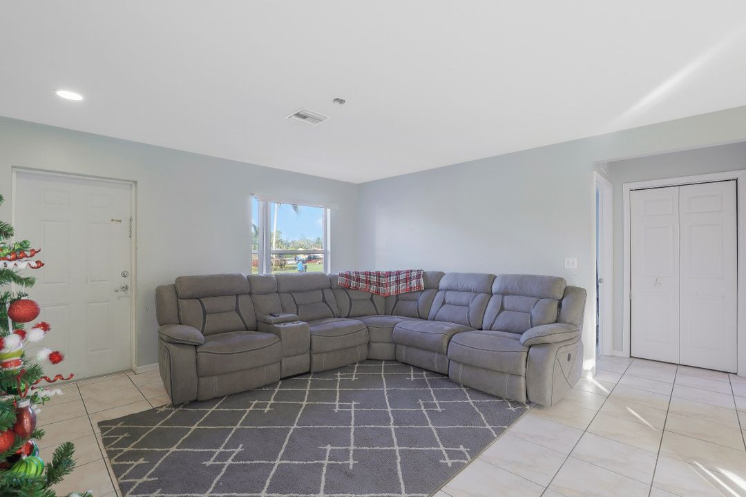 5250 Texas Ave, Naples, FL 34113