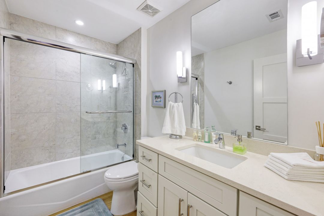 3552 Windjammer Cir #902, Naples, FL 34112