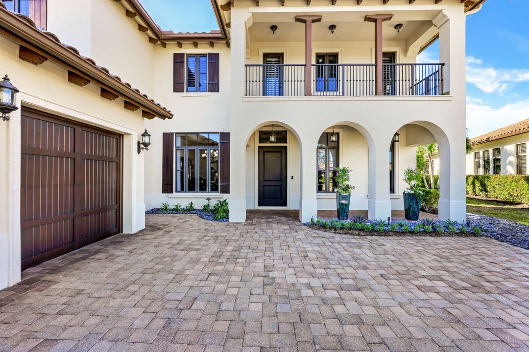 2351 Traditions Ct, Naples, FL 34105