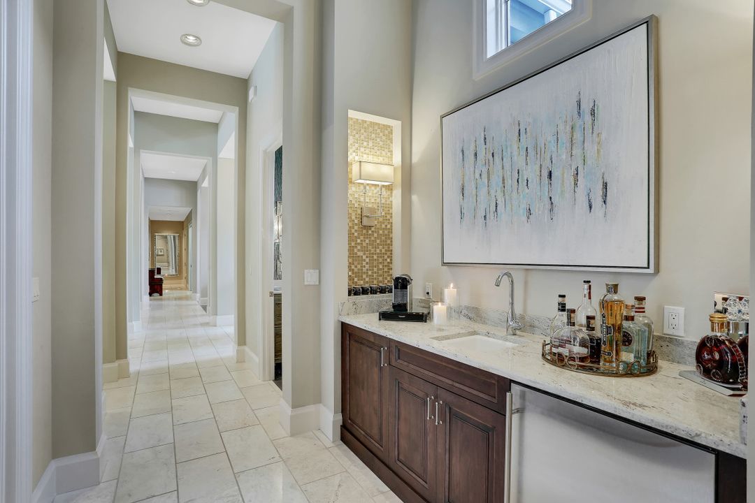 2086 Torino Way, Naples, FL 34105