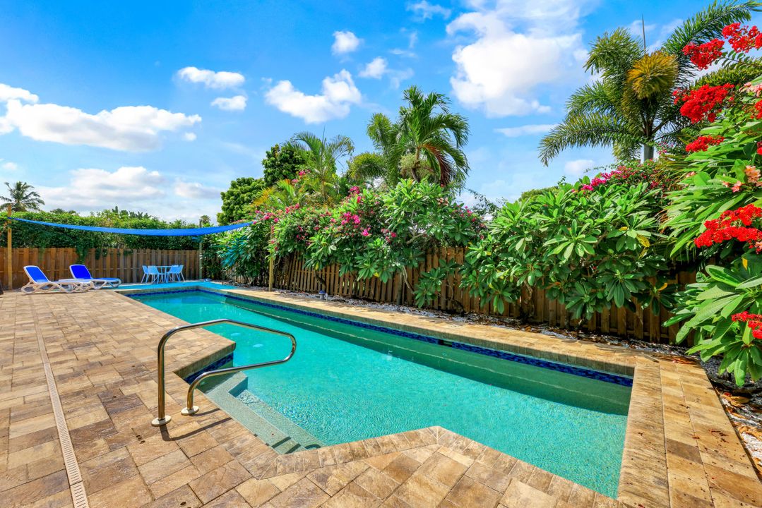 1320 Woodridge Ave, Naples, FL 34103