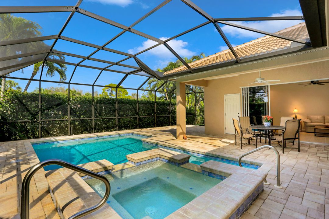 6615 Chestnut Cir, Naples, FL 34109