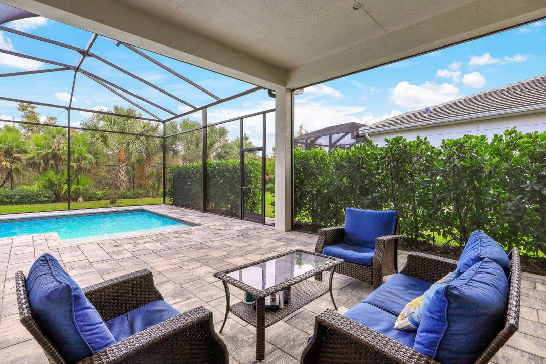 9003 Redonda Dr, Naples, FL 34114