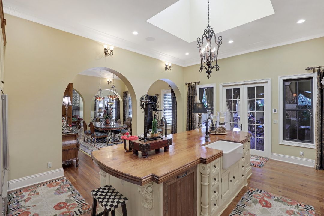 353 Chancery Cir, Naples, FL 34110