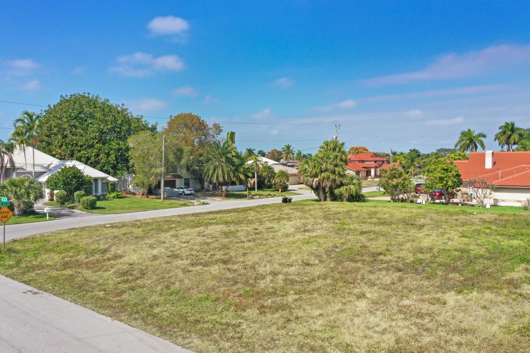 2413 SE 28th St, Cape Coral, FL 33904