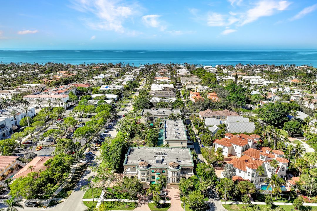 431 4th Ave S, Naples, FL 34102