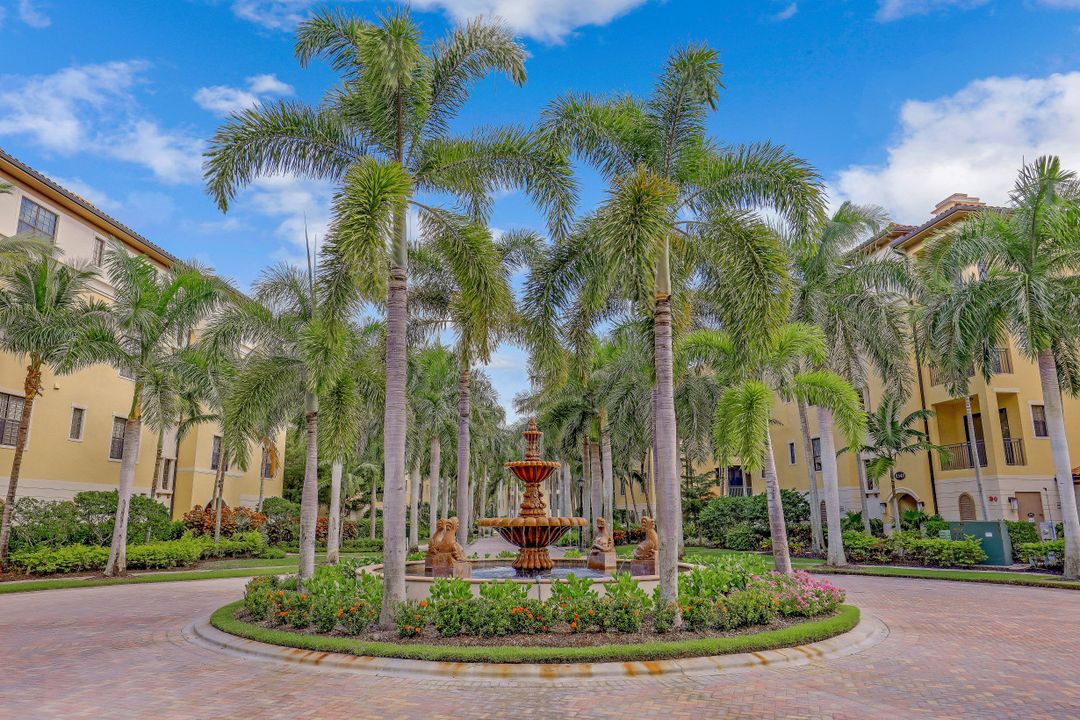 2542 Marquesa Royale Ln #301, Naples, FL 34109