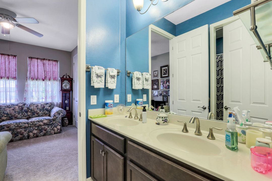 3188 Amadora Cir, Cape Coral, FL 33909