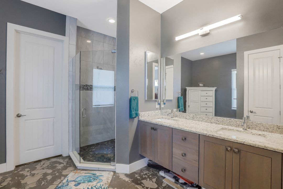 602 NW 32nd Pl, Cape Coral, FL 33993