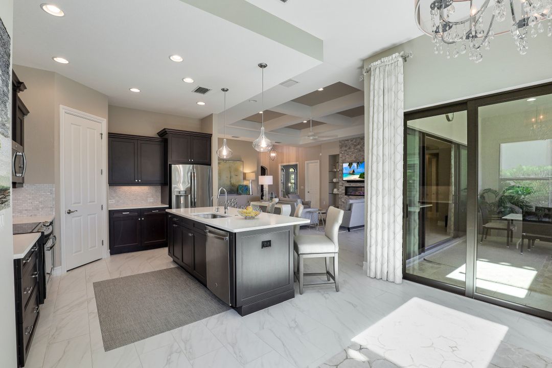 7247 Lantana Cir, Naples, FL 34119
