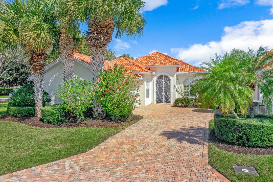 4000 Isla Ciudad Ct, Naples, FL 34109