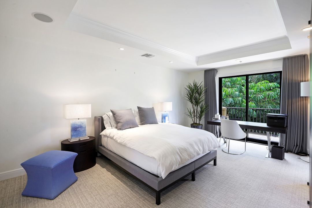 270 5th Ave S #H-2, Naples, FL 34102