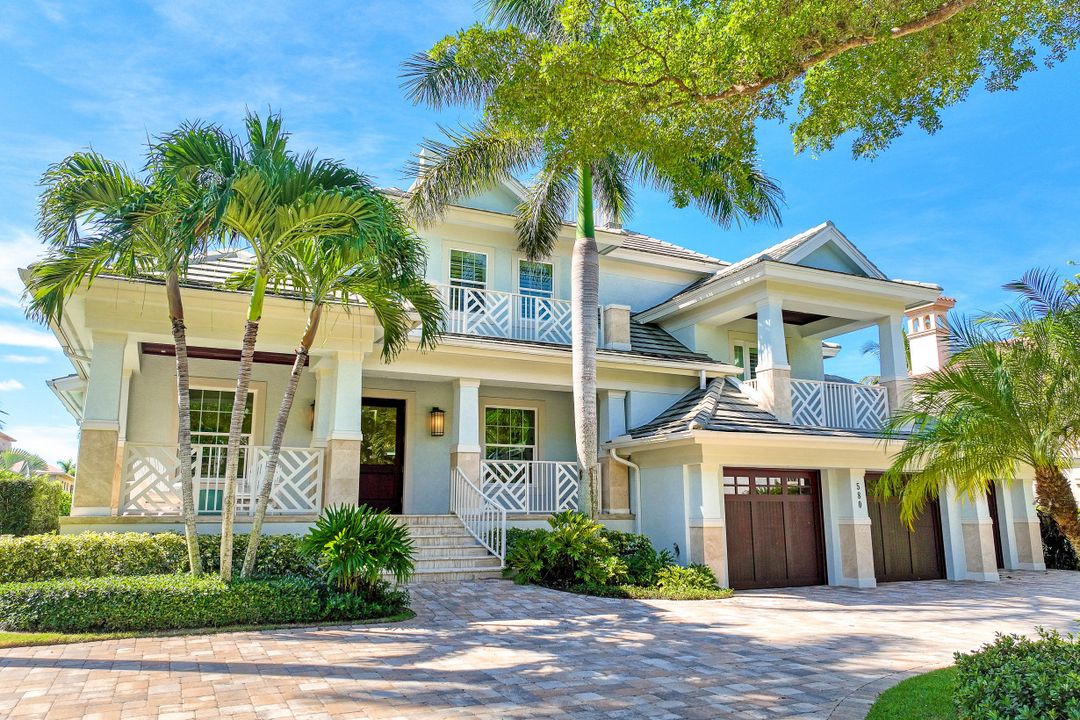 580 15th Ave S, Naples, FL 34102