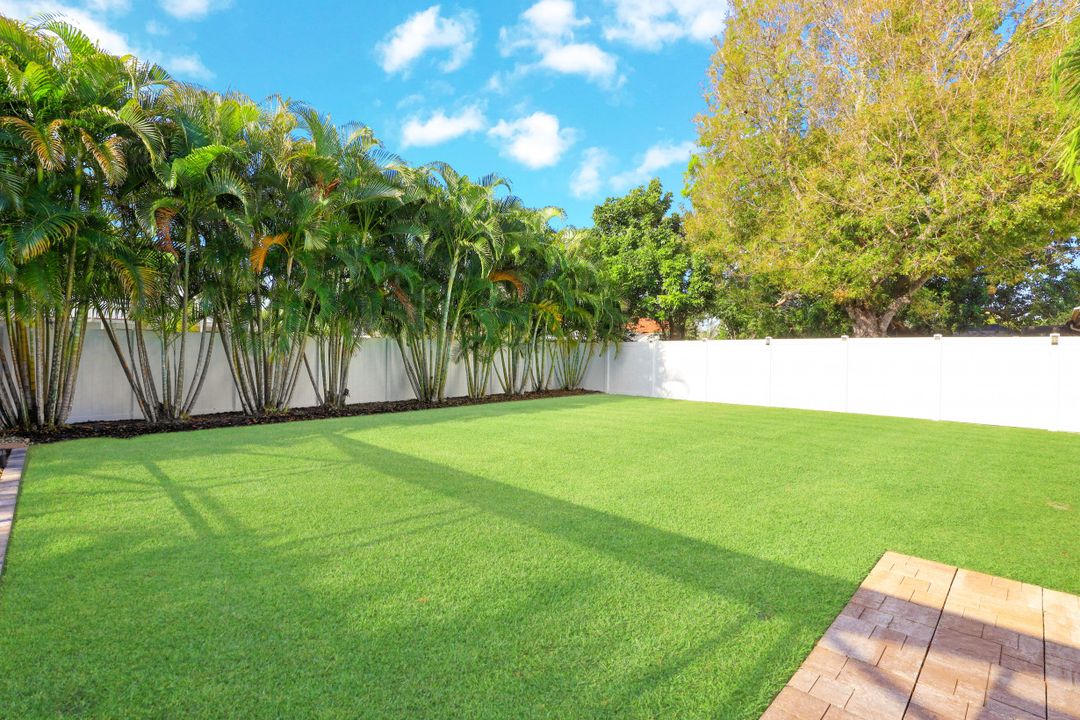 2208 Viscaya Pkwy, Cape Coral, FL 33990