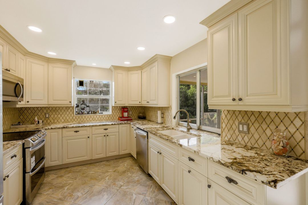 2627 SW 2nd Pl, Cape Coral, FL 33914