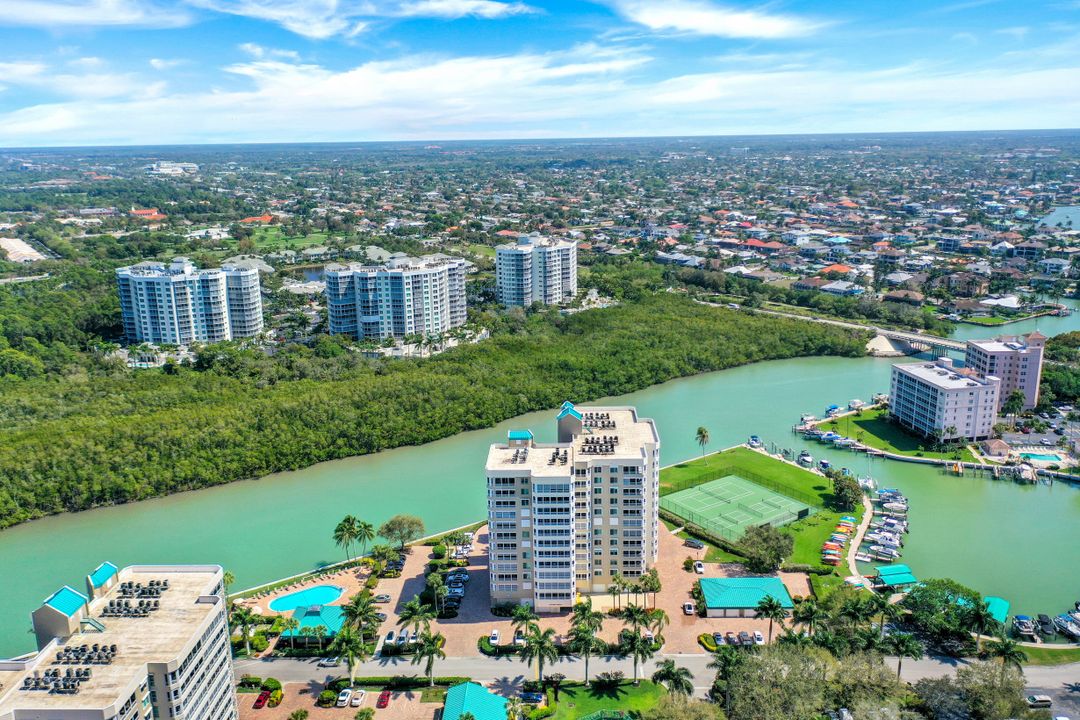 25 Bluebill Ave #201, Naples, FL 34108