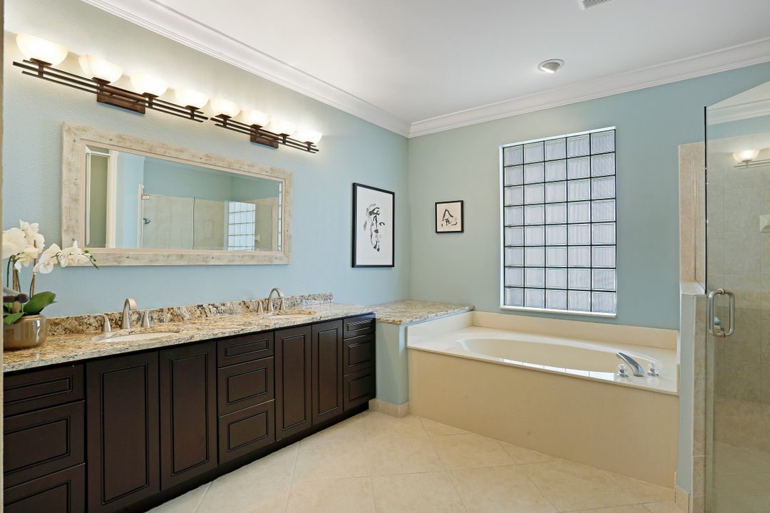 20490 Foxworth Cir, Estero, FL 33928