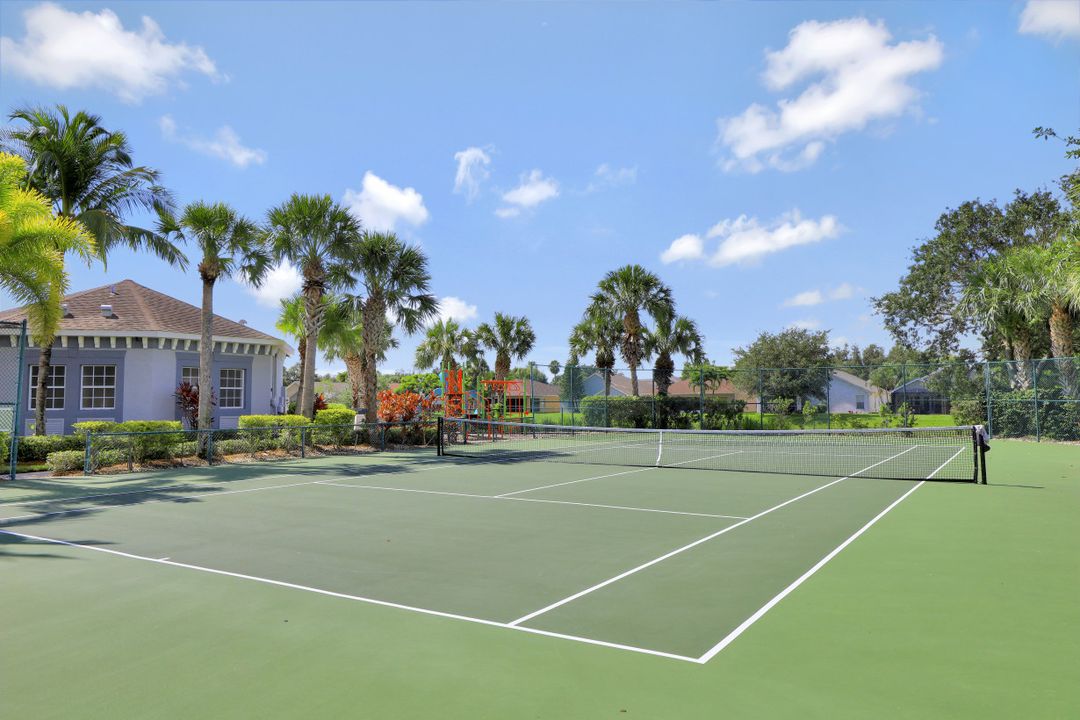 8752 Fawn Ridge Dr, Fort Myers, FL 33912