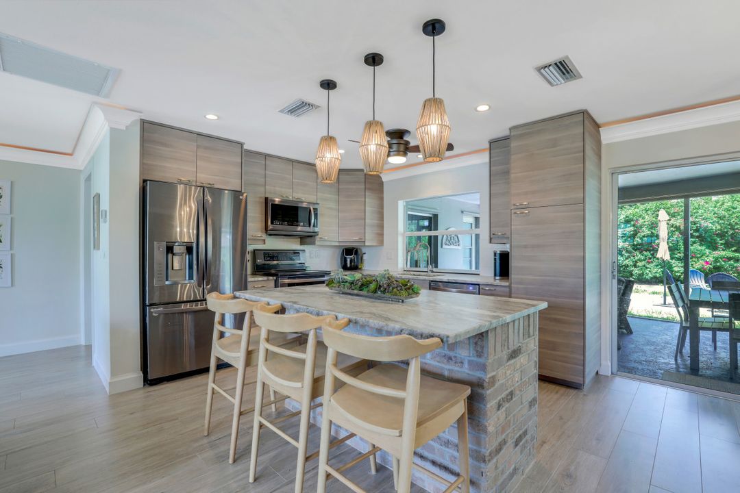 633 Cypress Way E, Naples, FL 34110