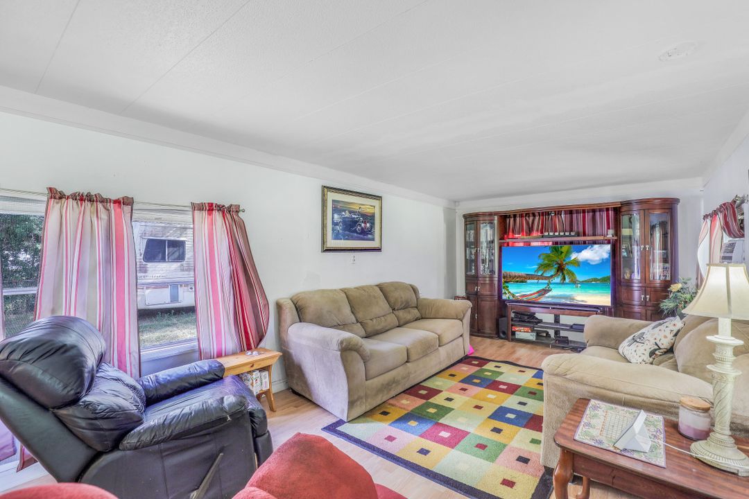 7905 Marx Dr, North Fort Myers, FL 33917