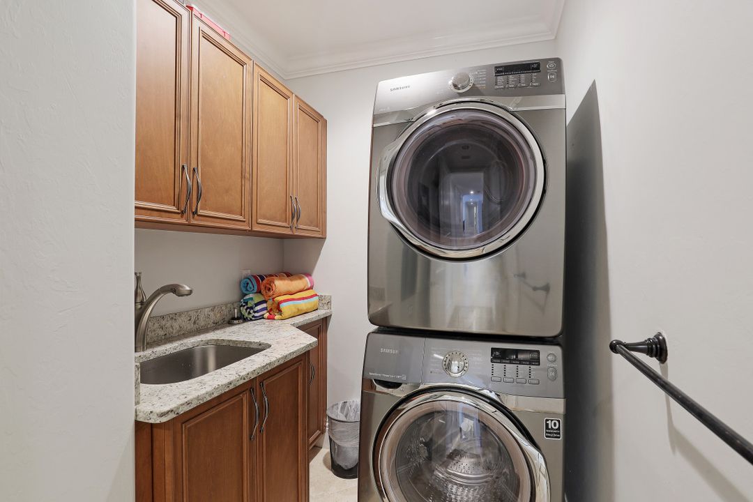 500 Spinnaker Dr, Marco Island, FL 34145