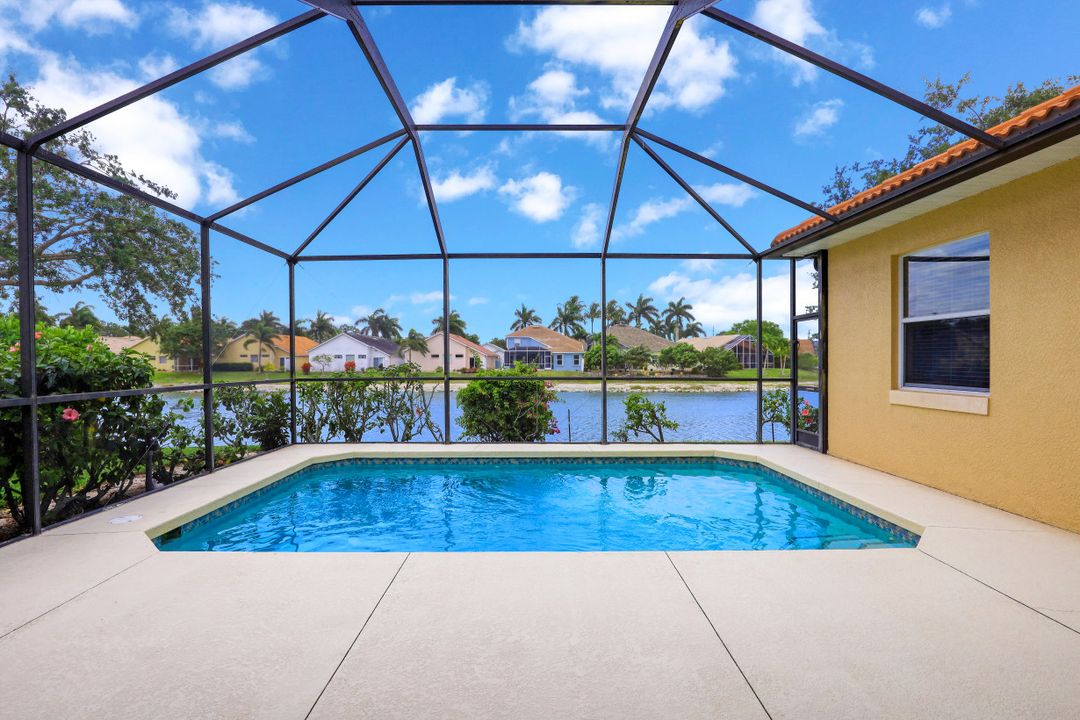 5014 Old Pond Dr, Naples, FL 34104