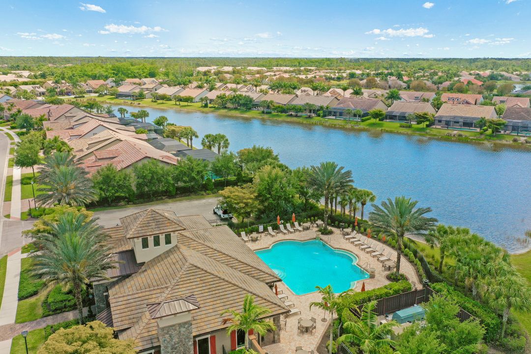 16083 Camden Lakes Cir, Naples, FL 34110