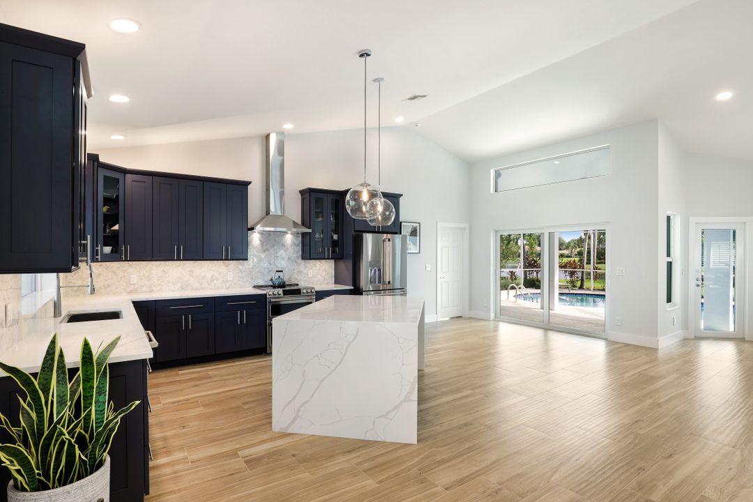 11102 Phoenix Way, Naples, FL 34119